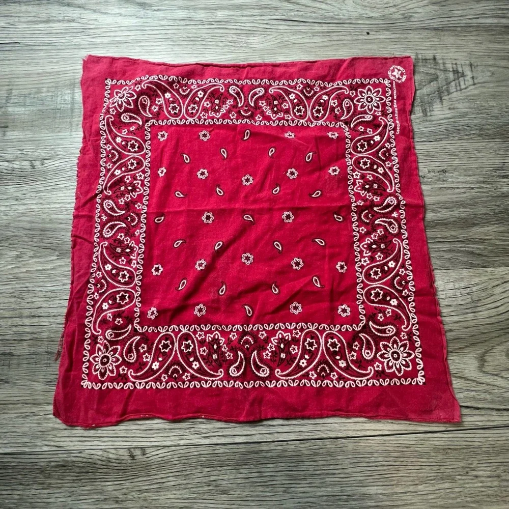 Unbranded Bandana Unisex OS Red Paisley Made in USA Cotton Western Scarf AD4 vtg